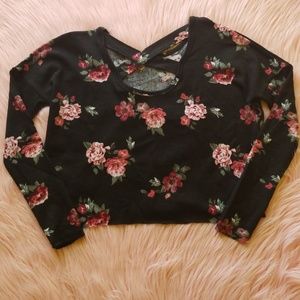 🌹🖤Black Rose Long Sleeve Crop Top